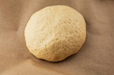 Hamur hamuru mayası, un, su lezzetli aperatif taze lezzetli gurme yemek arkaplanı masa kırsal yiyeceklerin üst görünümü fotokopi alanı