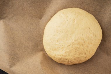 Hamur hamuru mayası, un, su lezzetli aperatif taze lezzetli gurme yemek arkaplanı masa kırsal yiyeceklerin üst görünümü fotokopi alanı