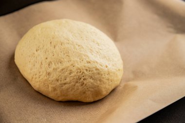 Hamur hamuru mayası, un, su lezzetli aperatif taze lezzetli gurme yemek arkaplanı masa kırsal yiyeceklerin üst görünümü fotokopi alanı