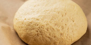 Hamur hamuru mayası, un, su lezzetli aperatif taze lezzetli gurme yemek arkaplanı masa kırsal yiyeceklerin üst görünümü fotokopi alanı