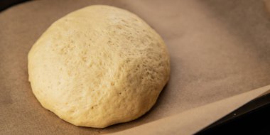 Hamur hamuru mayası, un, su lezzetli aperatif taze lezzetli gurme yemek arkaplanı masa kırsal yiyeceklerin üst görünümü fotokopi alanı