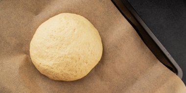 Hamur hamuru mayası, un, su lezzetli aperatif taze lezzetli gurme yemek arkaplanı masa kırsal yiyeceklerin üst görünümü fotokopi alanı