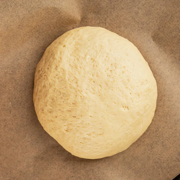 Hamur hamuru mayası, un, su lezzetli aperatif taze lezzetli gurme yemek arkaplanı masa kırsal yiyeceklerin üst görünümü fotokopi alanı