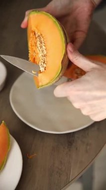 Kavunlu Charente, olgun, tatlı, tatlı, tatlı, lezzetli, lezzetli gurme yemek arka planda, sofrada. Kırsal yemekler, fotokopi alanı Keto ve paleo diyeti vegan ve vejetaryen yemekleri.