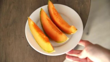 Kavunlu Charente, olgun, tatlı, tatlı, tatlı, lezzetli, lezzetli gurme yemek arka planda, sofrada. Kırsal yemekler, fotokopi alanı Keto ve paleo diyeti vegan ve vejetaryen yemekleri.