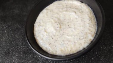 Chia pudingi, meyve püresi, lezzetli aperatif, gurme, gurme yemek, masa üstü yemek, fotokopi masası keto, paleo diyet vegan ve vejetaryen yemekleri.