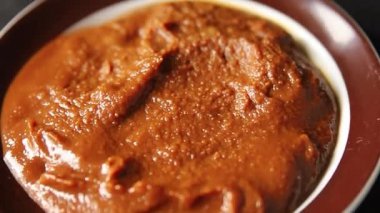 Japon yemeği pişirmek için Miso macunu kalın soya fasulyesi ezmesi. Lezzetli aperatifler. Sofrada taze gurme yemek.