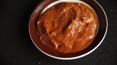 Japon yemeği pişirmek için Miso macunu kalın soya fasulyesi ezmesi. Lezzetli aperatifler. Sofrada taze gurme yemek.