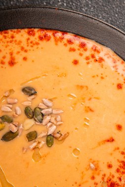 Krema çorbası, balkabağı, sebzeler, sebzeler, doğal ürünler, lezzetli yiyecekler, lezzetli gurme yemek, masanın üstünde, sade manzarası, fotokopi alanı, vejetaryen diyeti, vejetaryen yemeği.