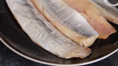 Ringa fileto balığı taze deniz ürünleri porsiyon doğal ürün lezzetli çerez lezzetli gurme yemek arkaplan masa üzerinde rustik üst görünüm fotokopi alanı pesseeter diyet