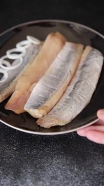 Ringa fileto balığı taze deniz ürünleri porsiyon doğal ürün lezzetli çerez lezzetli gurme yemek arkaplan masa üzerinde rustik üst görünüm fotokopi alanı pesseeter diyet