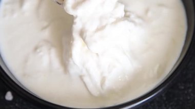 Stracciatella peyniri yumuşak porsiyon. İtalyan yemeği. Doğal ürün. Lezzetli çerez.