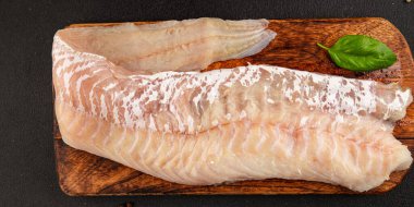 Fileto morina balığı deniz mahsulleri yaygın ling doğal ürün lezzetli aperatif lezzetli lezzetli gurme yemek arkaplan masa üzerinde rustik üst görünüm fotokopi alanı pesseeter diyet