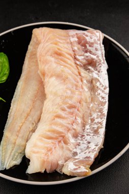 Fileto morina balığı deniz mahsulleri yaygın ling doğal ürün lezzetli aperatif lezzetli lezzetli gurme yemek arkaplan masa üzerinde rustik üst görünüm fotokopi alanı pesseeter diyet