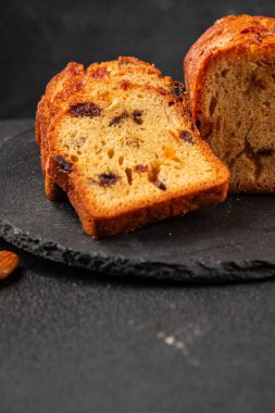 Meyveli kek tatlı meyveli pasta kurutulmuş meyveler, fındıklı geleneksel pişmiş yiyecekler doğal ürünler lezzetli çerezler lezzetli gurme yemek arkaplan masanın kırsal kesiminde fotokopi alanı