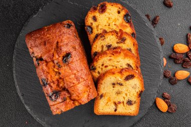 Meyveli kek tatlı meyveli pasta kurutulmuş meyveler, fındıklı geleneksel pişmiş yiyecekler doğal ürünler lezzetli çerezler lezzetli gurme yemek arkaplan masanın kırsal kesiminde fotokopi alanı