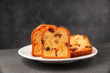 Meyveli kek tatlı meyveli pasta kurutulmuş meyveler, fındıklı geleneksel pişmiş yiyecekler doğal ürünler lezzetli çerezler lezzetli gurme yemek arkaplan masanın kırsal kesiminde fotokopi alanı