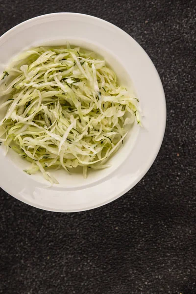 Lahana salatası, lahana salatası, sebze, sebze, sebze, çerez, çerez, lezzetli, lezzetli gurme, arka plan, masa rustik üst manzara, fotokopi alanı, vejetaryen ve vejetaryen yemekleri.