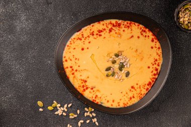 Krema çorbası, balkabağı, sebzeler, sebzeler, doğal ürünler, lezzetli yiyecekler, lezzetli gurme yemek, masanın üstünde, sade manzarası, fotokopi alanı, vejetaryen diyeti, vejetaryen yemeği.