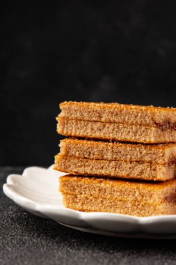 Bisküvi keki porsiyonu reçelli tatlı tatlı pasta doğal ürün lezzetli çerez lezzetli gurme yemek arkaplanı masa kırsal üst görünüm fotokopi alanı üzerinde