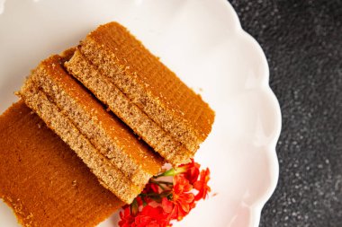 Bisküvi keki porsiyonu reçelli tatlı tatlı pasta doğal ürün lezzetli çerez lezzetli gurme yemek arkaplanı masa kırsal üst görünüm fotokopi alanı üzerinde