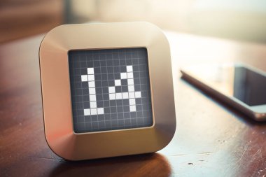 Dijital takvim, termostat veya Zamanlayıcı üzerinde sayı 14