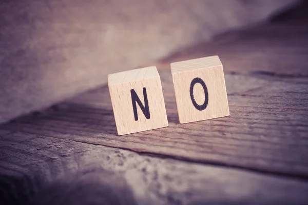 Makro ahşap bloklar bir ahşap zemin üzerinde oluşturduğu Word No