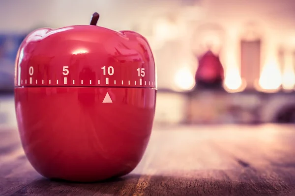 10 Dakika - Kırmızı Mutfak Yumurta Zamanlayıcısı Elma Şeklinde Bir Masada