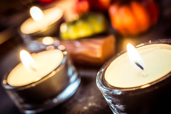 Candlelights チョコレート スレートにカボチャのハロウィーンの装飾 — ストック写真