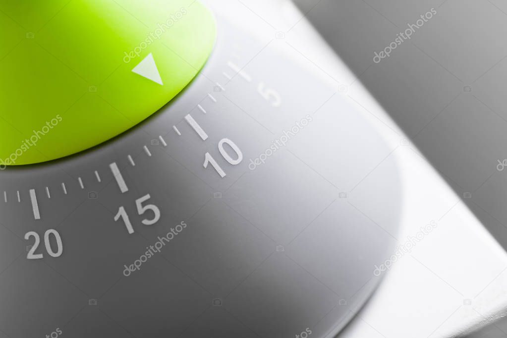 10 Minutes - Analog Green - Grey Kitchen Egg Timer On White Table