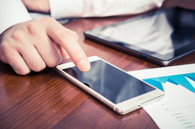 Smartphone ve Tablet ile mali istatistik analiz işadamı