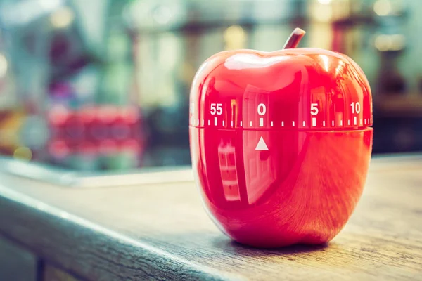 0 minut - 1 godzina - czerwona kuchnia minutnika w Apple kształt na blacie — Zdjęcie stockowe