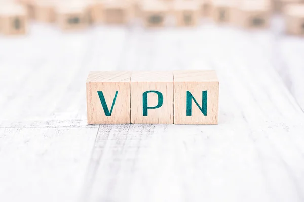 Ahşap bloklar beyaz bir tablo üzerinde oluşturduğu Word Vpn — Stok fotoğraf