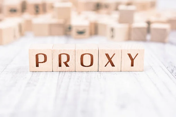 Ahşap bloklar beyaz bir tablo üzerinde oluşturduğu Word Proxy — Stok fotoğraf