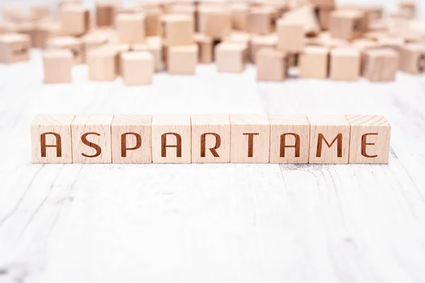 Ahşap bloklar beyaz bir tablo üzerinde oluşturduğu Word aspartam — Stok fotoğraf