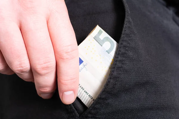 Erkek el 50 Euro Bill Out siyah kot pantolon-fakir adam konsept cep kapma — Stok fotoğraf