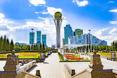 Kazakistan. Astana. Nurzhol Bulvarı. Güzel manzarasına Bayterek Anıtı .