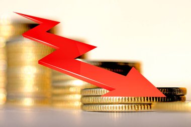 Paranın arka planında kırmızı ok var. Finansal istikrar değişimi kavramı .