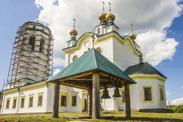 Rússia Região Permanente Igreja Ortodoxa Russa Fundo Céu Azul Verão — Fotografia de Stock