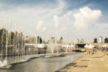 Rusya. Yekaterinburg. Tarihi Park'ta Baraj şehir gölet .