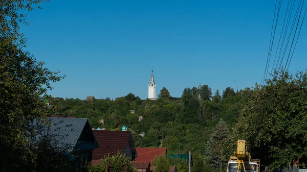 Dorf Auf Dem Hügel Gibt Einen Glockenturm Und Eine Kirche — Stockfoto