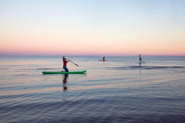 Denizde yemek masası