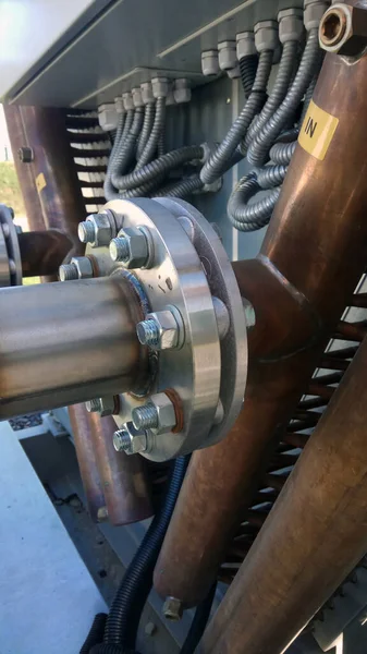 High pressure steel pipe connection