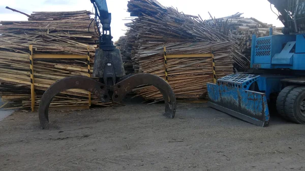 Alternatif yakıtlar, ekolojik yakıtlar, biyoyakıtlar, odun parçaları. Talaş işleme ekipmanları