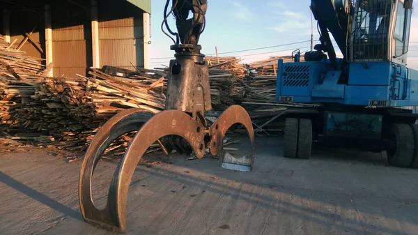 Alternatif yakıtlar, ekolojik yakıtlar, biyoyakıtlar, odun parçaları. Talaş işleme ekipmanları