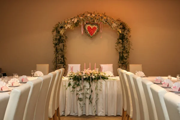 結婚式 壁の装飾 テーブルの装飾 心のための組成 — ストック写真