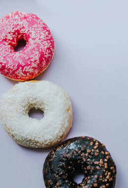 Üç çöreğin genel görünümü