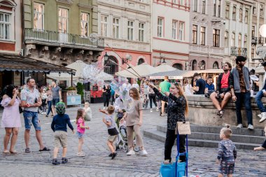 Lviv, Ukrayna - 12 Eylül 2020: pazar meydanı