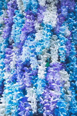 Sahte Hawaii çiçekleri.