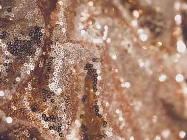 altın rengi kumaşlar.